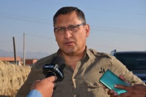Gobernador firma contrato de préstamo con el banco Bisa