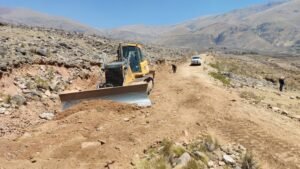 Gobernación ejecuta mantenimiento y limpieza de carreteras en Cercado