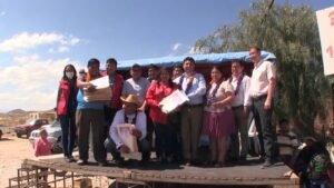 Alcalde Torres entrega planimetrías en beneficio de 206 familias