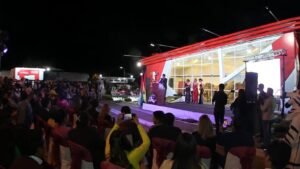 Alcalde Johnny Torres presentó el stand municipal