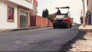 Alcaldía de Tarija asfalta calles y avenidas del barrio San Antonio