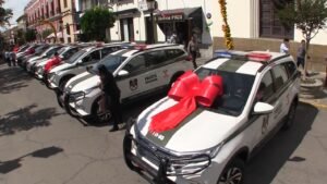 Municipio de Tarija entrega 10 vehículos a la Policía