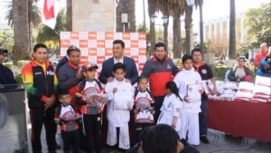 Alcaldía de Tarija entrega indumentaria deportiva para el Ciclismo y Karate