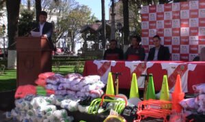 Alcalde Torres entregó material e indumentaria deportiva a la Escuela Municipal de Fútbol