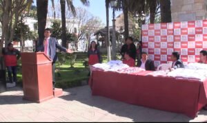 Alcalde Torres entrega indumentaria deportiva a las selecciones de futbol categoría sub-7
