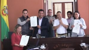 Alcalde de Tarija promulga ley para preservar e impulsar la feria artesanal y productiva de Santa Anita