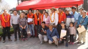 Alcaldía de Tarija entrega planimetrías a tres barrios