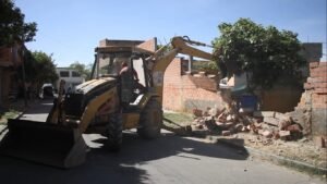 La Alcaldía de Tarija recupera terrenos avasallados en el barrio La Florida