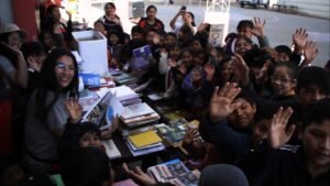 Alcaldía de Tarija realiza entrega de más de 300 libros a estudiantes de La Pintada