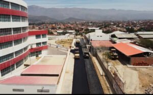Alcaldía de Tarija asfalta vía de acceso al Materno Infantil y avenidas de la zona industrial