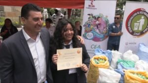 Alcaldía y jóvenes estudiantes apoyan a 16 niños con cáncer a través de la campaña “Tarija Destapa Amor”