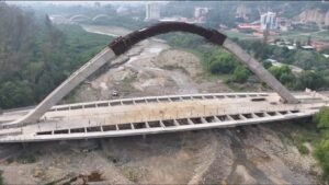 Alcalde de Tarija anuncia que se firmó el contrato para la conclusión de puente 4 de julio