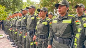 Alcaldía de Tarija entrega 13 camionetas a la Policía Boliviana para fortalecer su trabajo