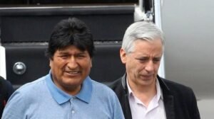 JUSTICIA EMITE MANDAMIENTO DE COMPARENDO CONTRA EVO Y LINERA