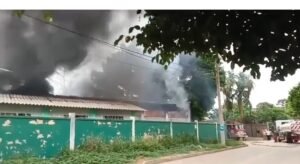 SE INCENDIA DEPÓSITO DE INSUMOS DEL SEDES SANTA CRUZ