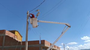 Alcaldia de Tarija realiza instalación de 40 Luminarias en el Distrito 7