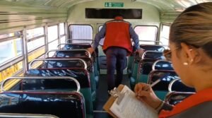 Alcaldía de Tarija realiza inspección al transporte escolar