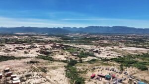 Alcalde de Tarija entrega planimetrías en beneficio de 353 familias