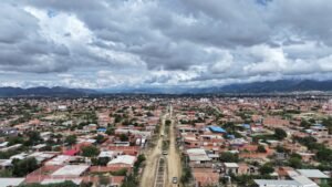 Alcalde de Tarija entrega e inaugura empedrado de calles y avenidas en los distritos del 6 al 13.
