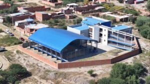 Alcalde de Tarija entrega e inaugura el cerramiento perimetral de la UE Valle Hermoso.