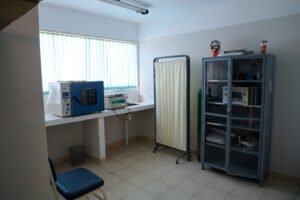 Alcalde de Tarija entrega el centro de salud de Sella Cercado totalmente refaccionado