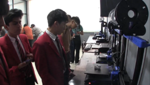 Alcalde de Tarija inaugura moderno laboratorio digital 3D