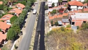 Alcaldía de Tarija asfalta avenida Los Lapachos en el barrio Alto Senac.