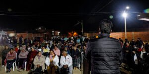 Alcaldía de Tarija entregó 40 pantallas de alumbrado público en barrio Portillo Jardín