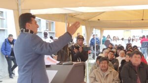 Alcalde de Tarija entrega e inaugura el módulo de informática y tecnología del hospital San Antonio.