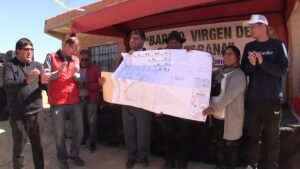 Alcalde de Tarija entrega planimetría en beneficio de 214 familias del barrio Copacabana