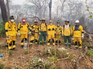 Alcaldía de Tarija continúa apoyando con personal para sofocar el incendio en regiones del oriente