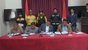 Alcaldes de Tarija firman acuerdo para luchar juntos para controlar los incendios