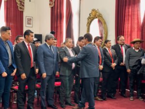 Alcalde de Tarija posesiona a su nuevo Gabinete ejecutivo que lo acompañará el resto de la gestión municipal.