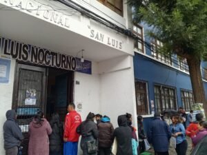 PRIMER DÍA DE INSCRIPCIONES ESCOLARES CON LARGAS FILAS EN TARIJA