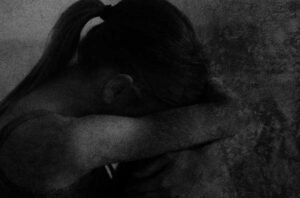 EBRIOS ABUSARON DE UNA ADOLESCENTE EN UN MICRO