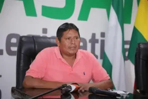 El asambleísta indígena Roberto Urañavi es el nuevo gobernador en suplencia de Santa Cruz