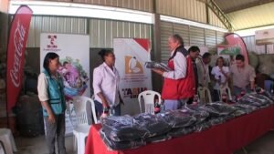 FUNDACIÓN COCA-COLA Y ALCALDÍA DE TARIJA ENTREGAN EQUIPOS DE PROTECCIÓN A RECOLECTORES DE BASE