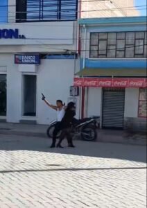 Atrapan a asaltantes del Banco Unión en Oruro