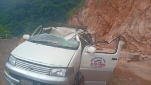 Deslizamiento de rocas aplastó a vehículo del transporte público en Entre Ríos