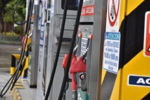 El pago de la deuda externa dejó sin dólares al Estado para pagar los combustibles, revela el presidente de YPFB