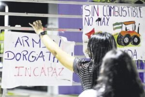 Choferes van al paro indefinido y sectores ratifican marcha a La Paz