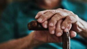 Hijo mata a golpes a su padre de 70 años durante una discusión