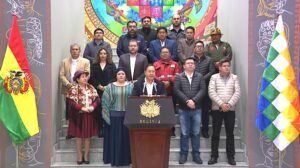 Arce anuncia 10 medidas para afrontar el problema de los carburantes
