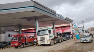 REPORTAN QUE EN SURTIDORES SOLO SE VENDE 40 BOLIVIANOS EN BIDONES