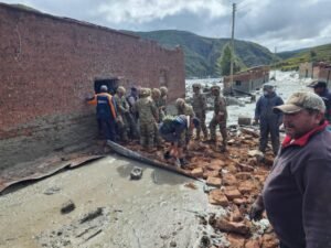 Mazamorra cubre población de Potosí y sigue alerta por riadas
