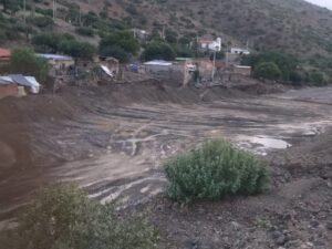QUEBRADA AMENAZA A VIVIENDAS EN LA COMUNIDAD DE CHAUPIUNO