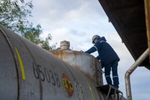 Bolivia reactiva importación de gasolina por ferrocarril