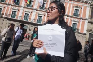 Deportistas vuelven a plaza Murillo, exigen el pago de tres meses de becas adeudadas