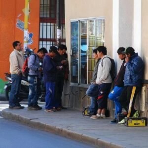 Éxodo Profesional en Tarija: El Desempleo Golpea el Futuro de la Región
