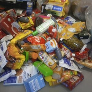 Intendencia decomisa productos vencidos en comercio reincidente del centro